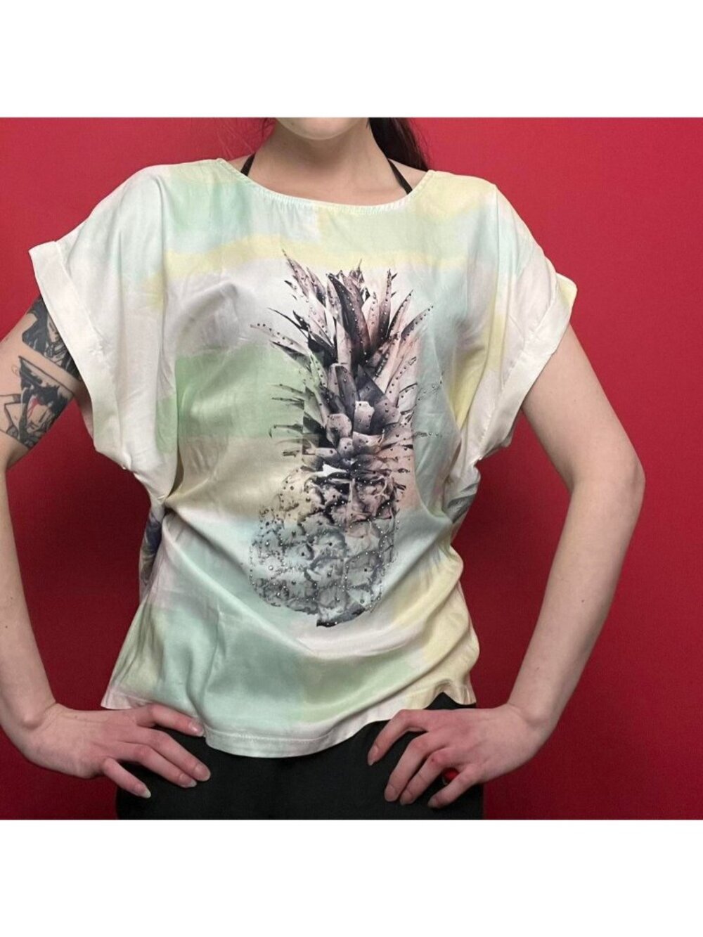 Laura / pastel green looose sleeved tee with graphics 💚🖤​